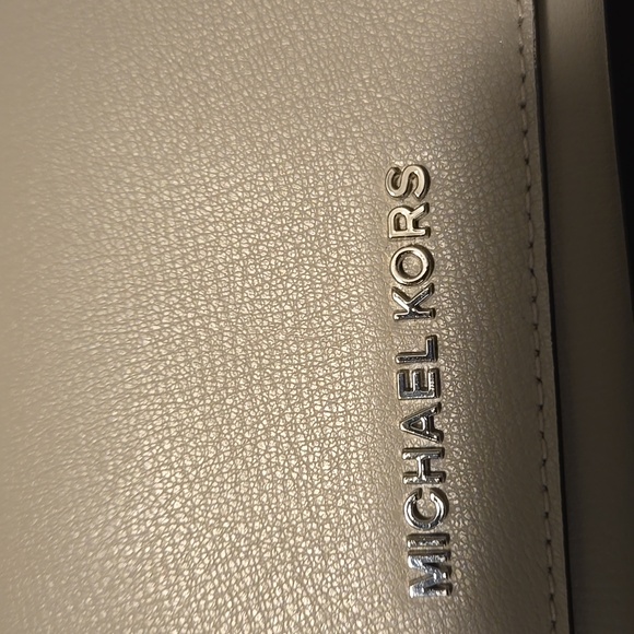 Michael Kors Beige Wallet - Picture 5 of 5
